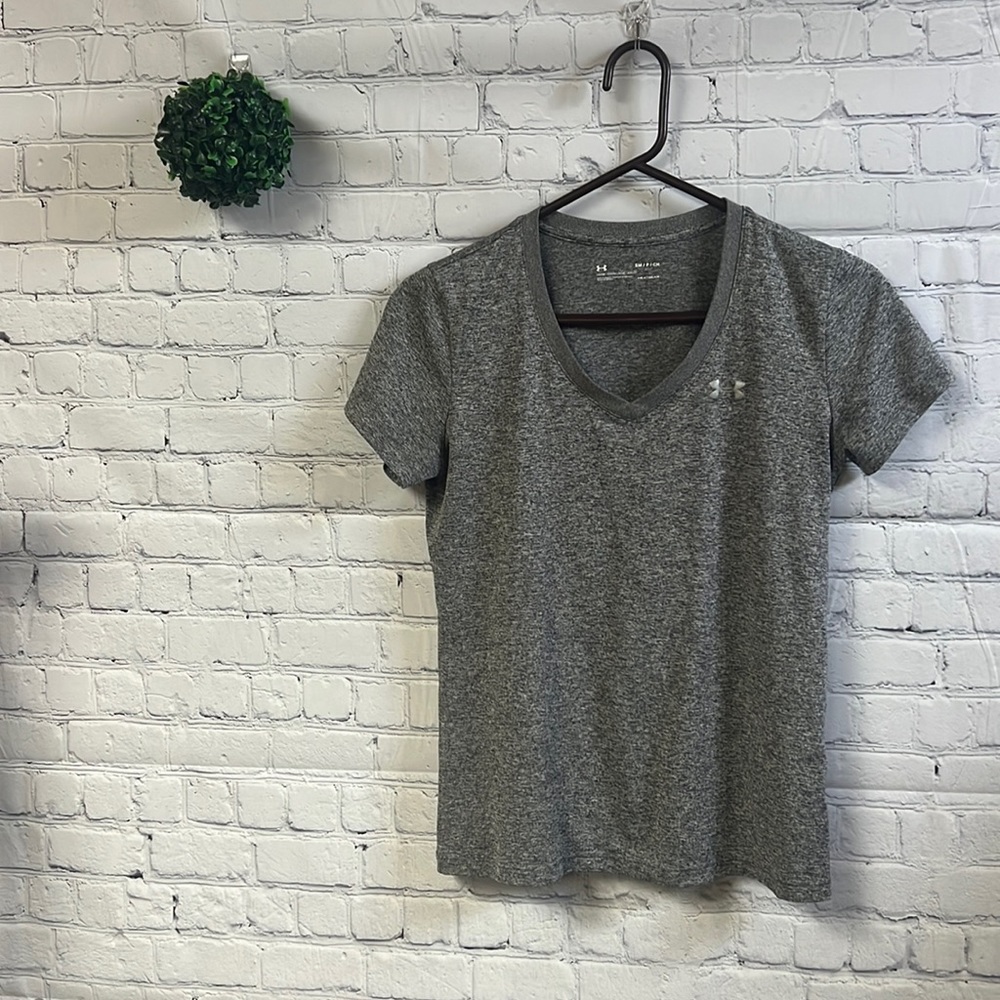 Under Armor Small v Neck t shirt